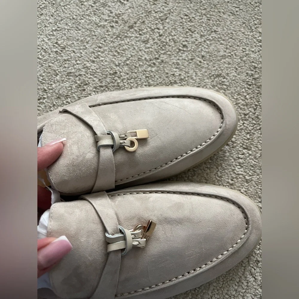 NWOB GENUINE SOFT SUEDE LOAFERS IN CRÈAM / BLUSH EUR41/ US9 - Picture 4 of 9